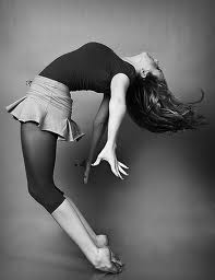 Es gibt Augenblicke, in denen eine Rose wichtiger ist als ein Stück Brot.